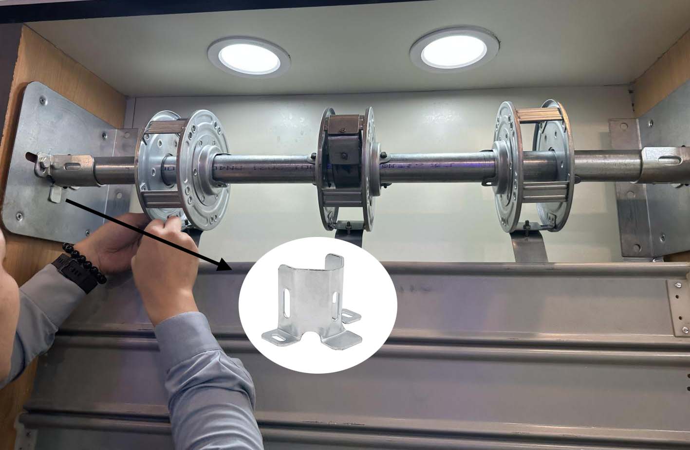 Wholesale roller shutter door accessories axle shaft support bracket